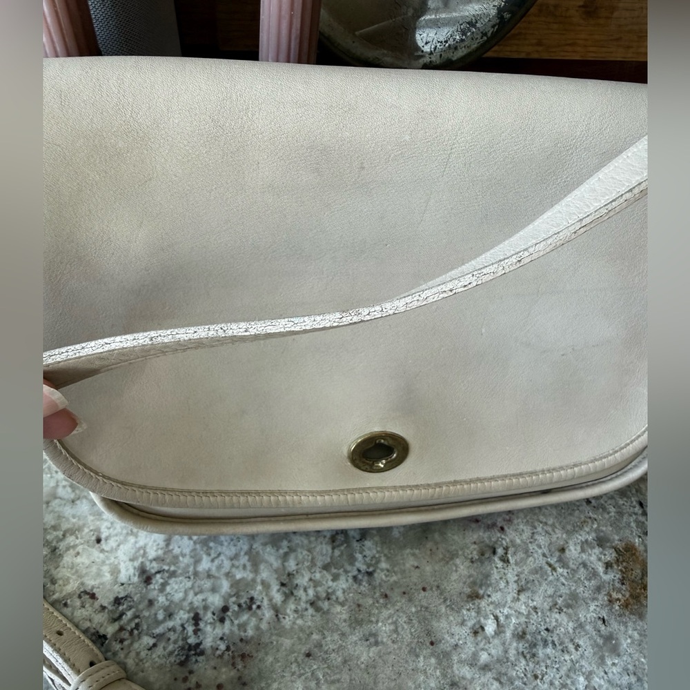 Vintage Coach Court Bag 9790| Cream Leather Crossbody Turnlock| USA Made - Picture 8 of 9